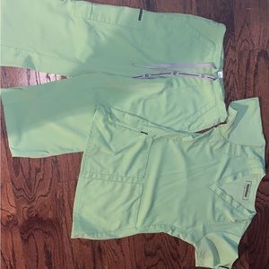 Wonder Wink scrub set